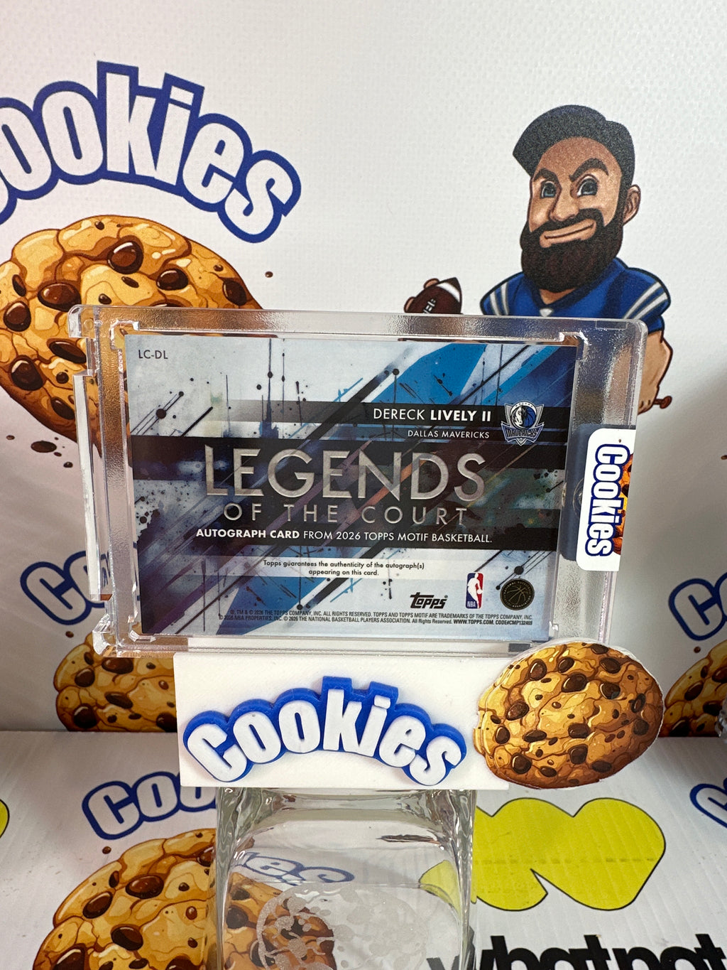 2025 Topps Motif DERECK LIVELY II Legends of the Court Auto Ultramarine Blue /39 Mavericks