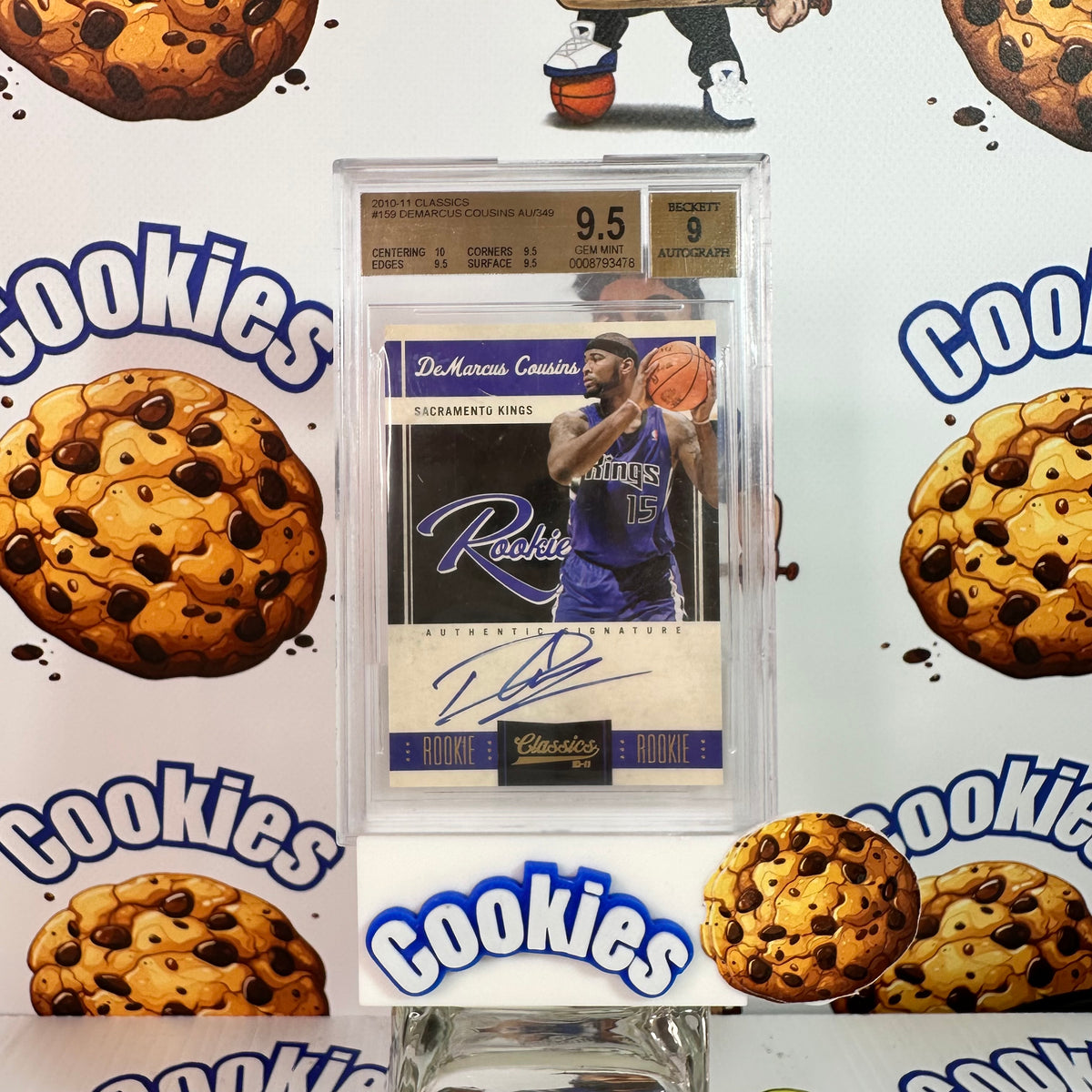 2010 Classics DeMARCUS COUSINS Rookie Auto /349 Bgs 9.5 Auto 9 Kings (C)